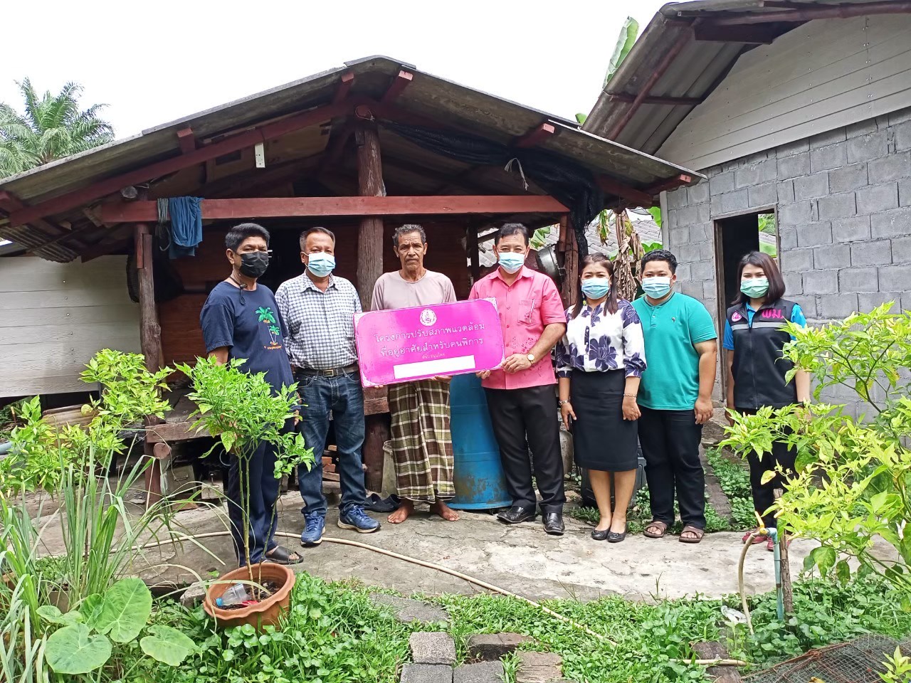 วันที่ 28 สิงหาคม 2564 มอบป้ายปรับปรุงที่อยุ่อาศัยผู้สูงอายุและคนพิการ ตำบลมะรุ่ย อำเภอทับปุด จังหวัดพังงา